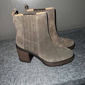 NEVER WORN Crown Vintage-Capari Bootie